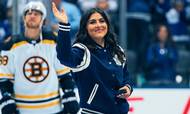TORONTO, ON - OCTOBER 19: Tennis star Bianca Adreescu salutes the crowd prior to action between the Boston Bruins and the Toronto Maple Leafs in an NHL game at Scotiabank Arena on October 19, 2019 in Toronto, Ontario, Canada. Claus Andersen/Getty Images/AFP == FOR NEWSPAPERS, INTERNET, TELCOS & TELEVISION USE ONLY ==
