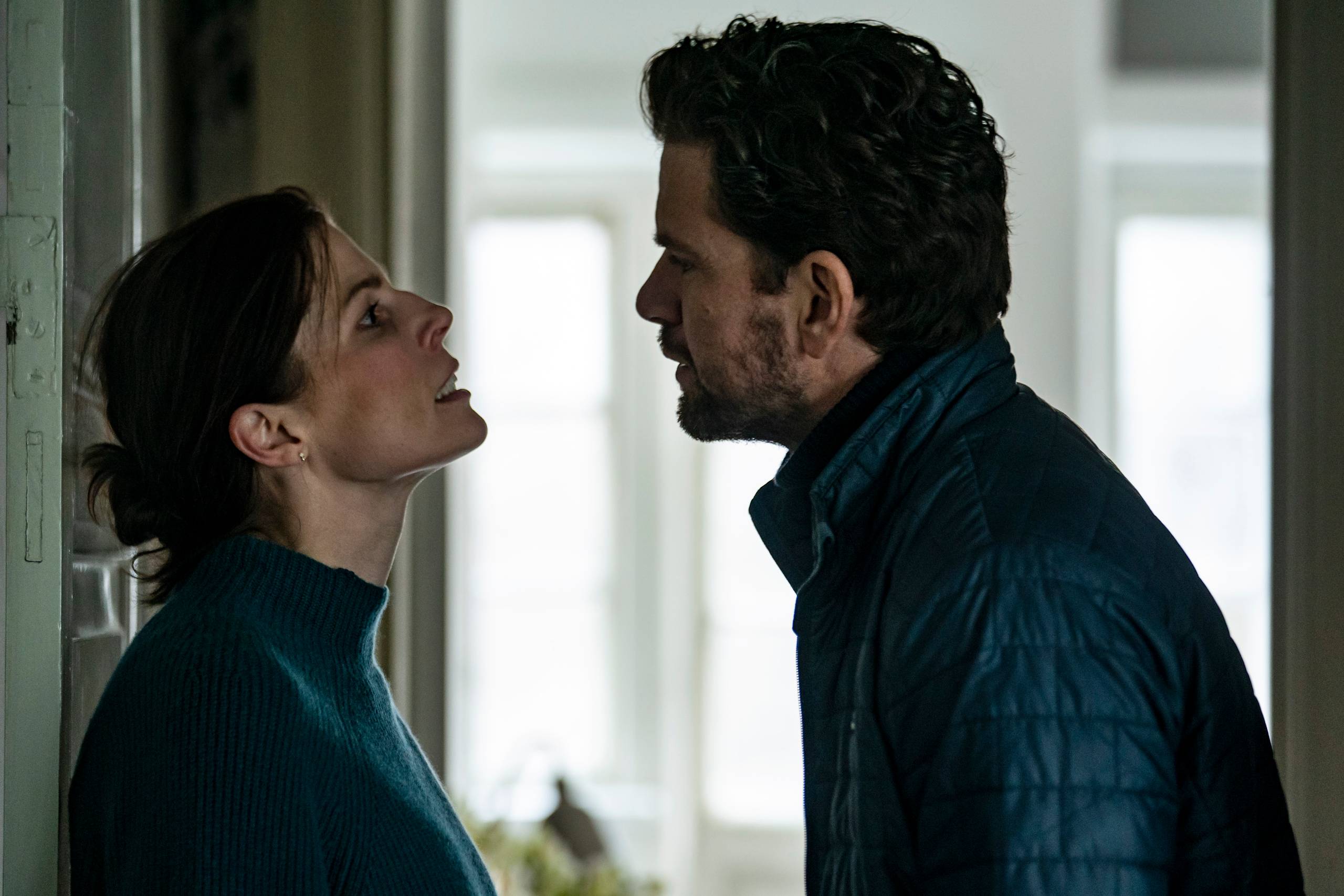 Verden styrter i grus for Olivia (Cecilie Stenspil) og Leo (Nikolaj Lie Kaas) i brødrene Avaz’ melodrama “Kollision”. Foto: Rolf Konow