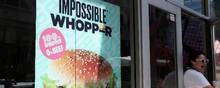 Reklame for Impossible Whopper i New York. Foto: Shannon Stapleton/Reuters