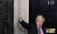 Boris Johnson foran døren ind til Downing Street 10 fredag morgen, da resultatet var klart. Foto: Toby Melville/Reuters