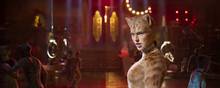 ”Cats” er en filmatisering af den populære Broadway-musical af Andrew Llyod Webber om en gruppe baggårdskatte. Foto: Universal Pictures