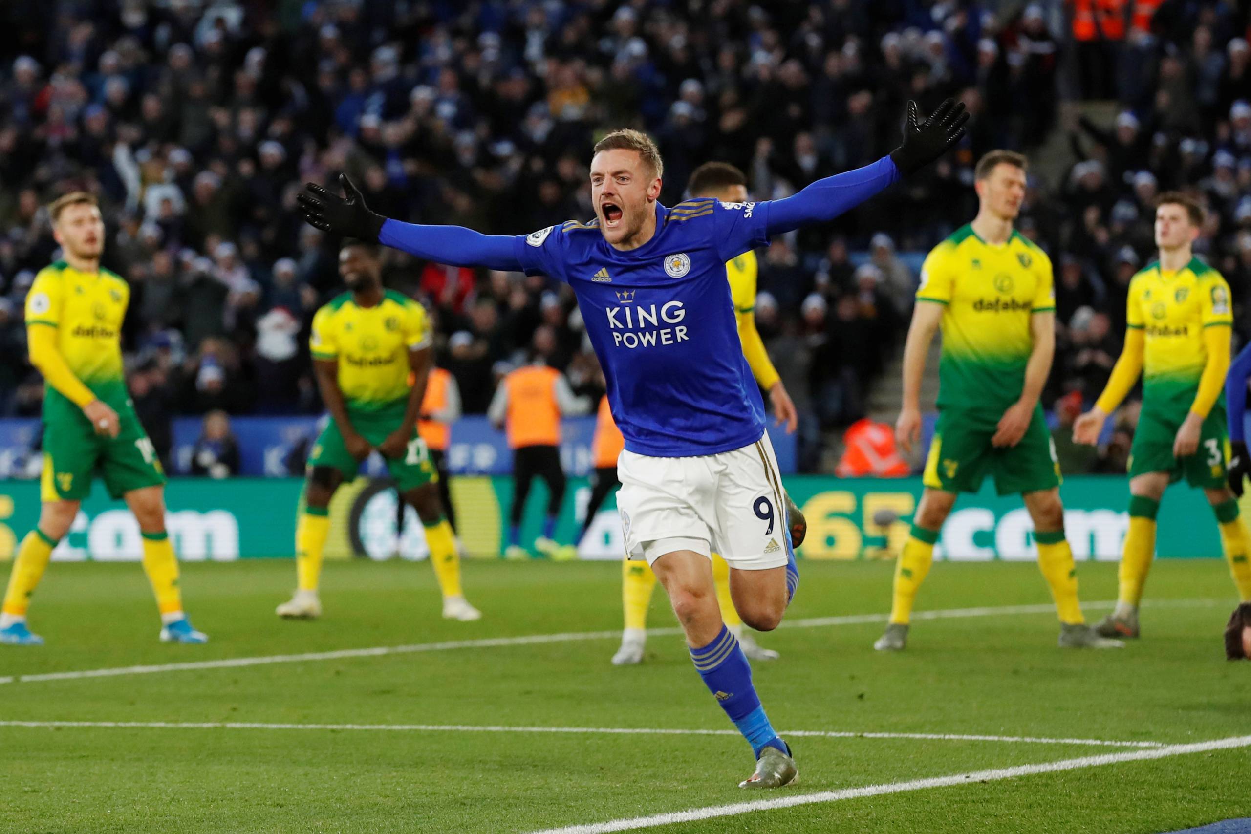 Jamie Vardy har med 17 scoringer i 18 kampe placeret sig suverænt som nummer 1 på topscorerlisten og sit hold Leicester som nummer 2 i Premier League. Nu starter det hektiske juleprogram. Foto: Andrew Boyers/Ritzau Scanpix
