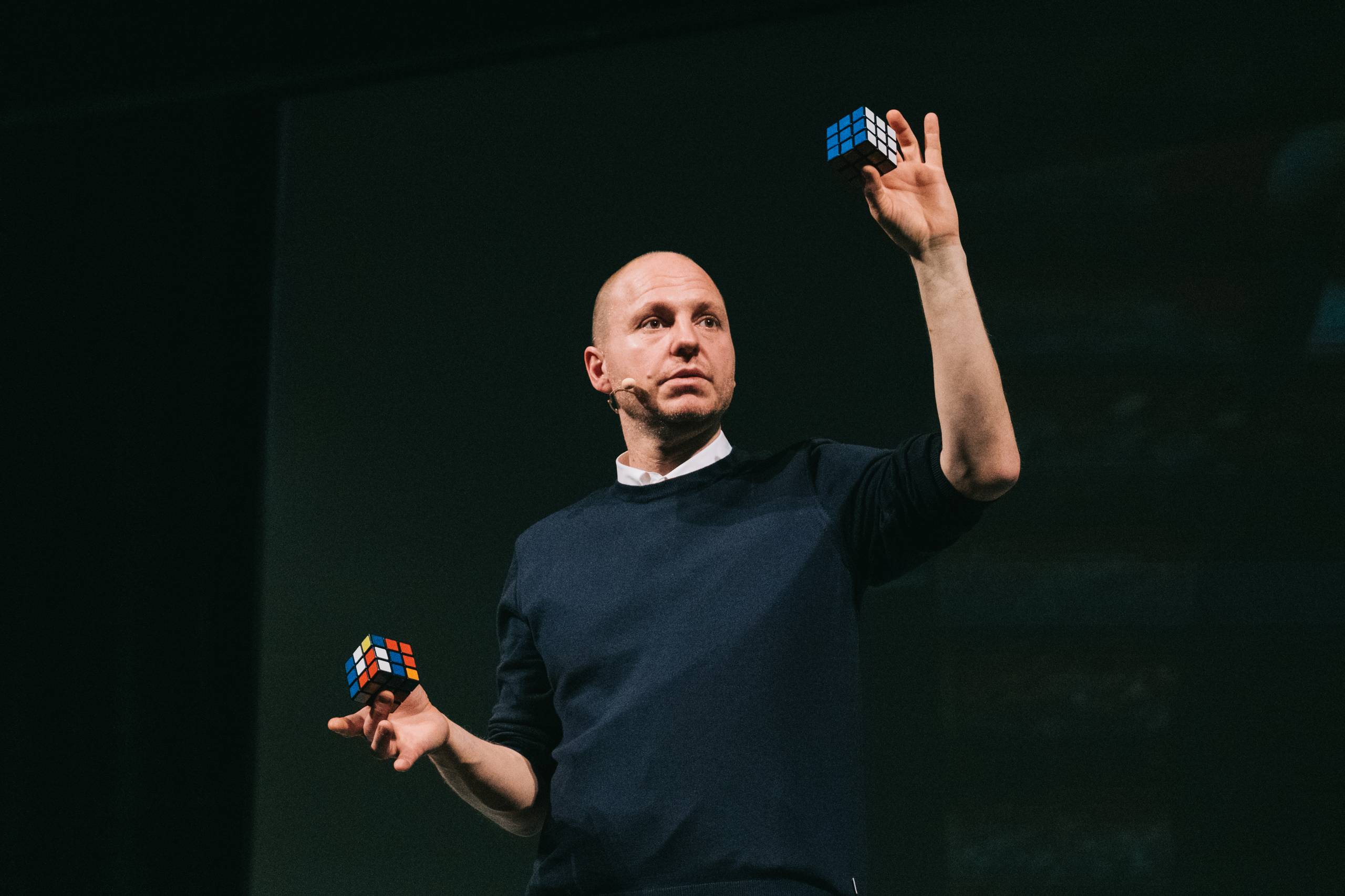 Rune Klan er tilbage med onemanshowet ”Håbefuld”, der handler om at være blevet far til et adopteret barn fra Sydafrika. Foto: Sebastian Zamorski
