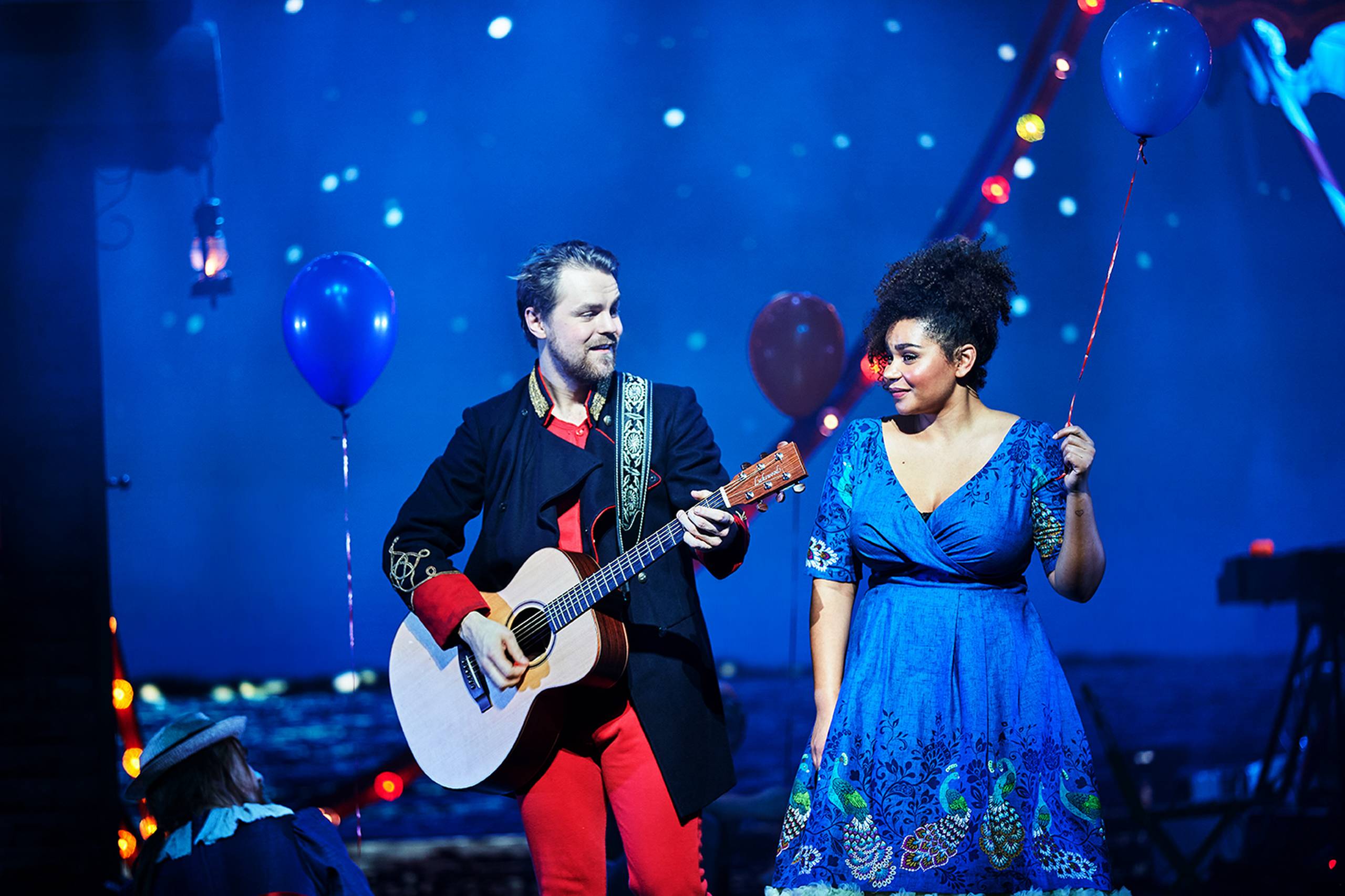 Gustav Wolter spiller rollen som Benny (opr. Kim Larsen), og Lea Thiim Harder spiller Susan Himmelblå (opr. Birgitte Raaberg) i musicalen ”Midt om natten”. Foto: Søren Malmose