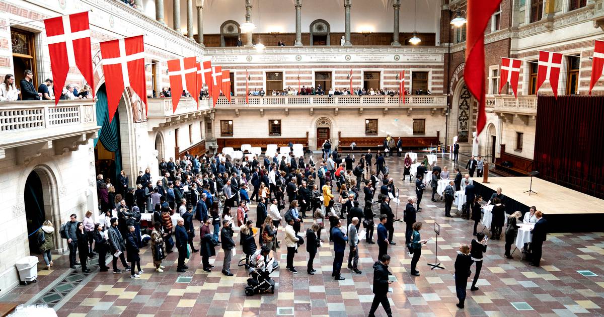 Én mand nægtede at give hånd på Københavns Rådhus − så han blev ikke ...