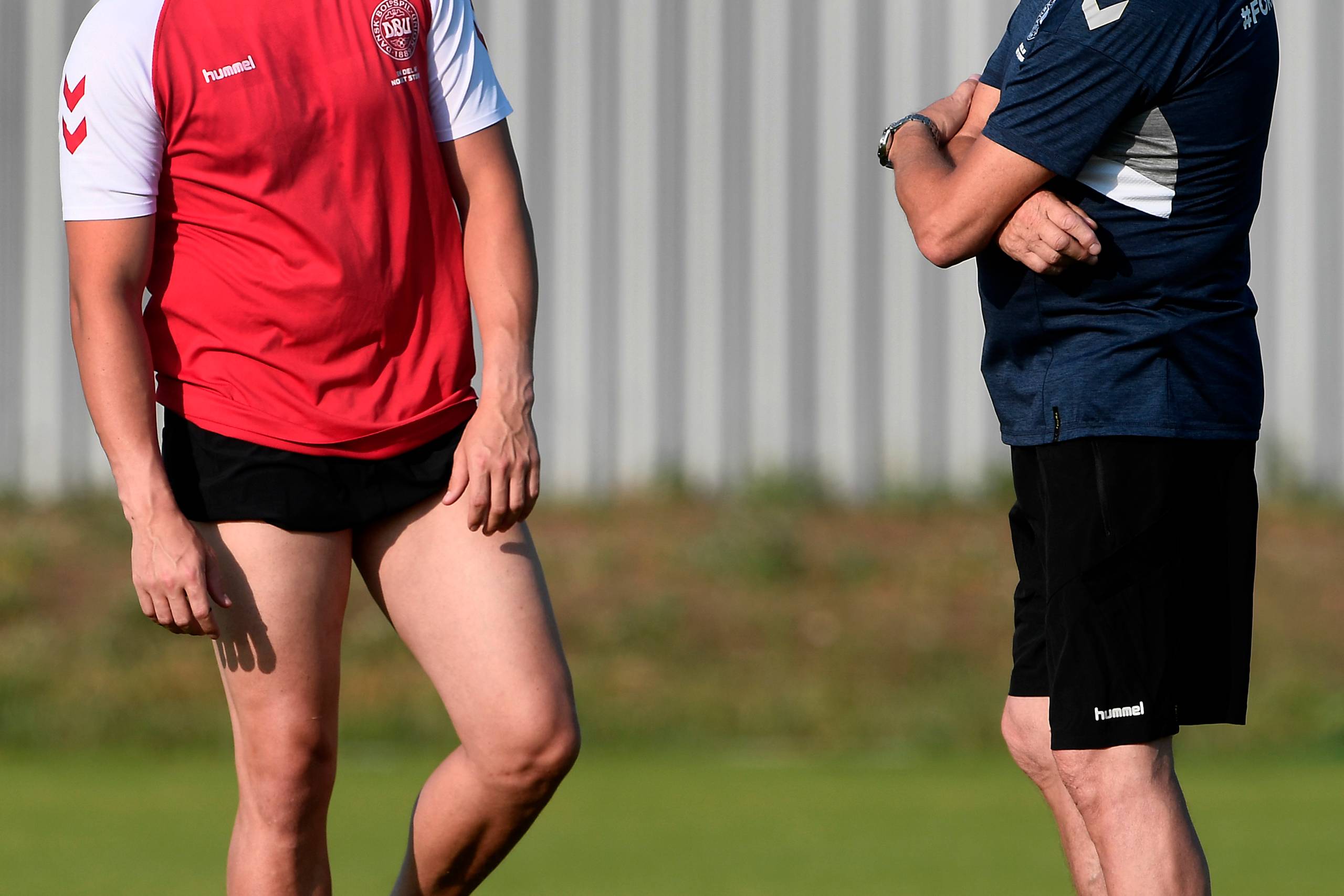 Kasper Schmeichel og Åge Hareide. Foto: Lars Poulsen