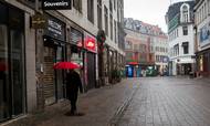 Det centrale København. Butikker lukker og de gader, som normalt er fyldt med mennesker ligger nu øde. Foto: Gregers Tycho