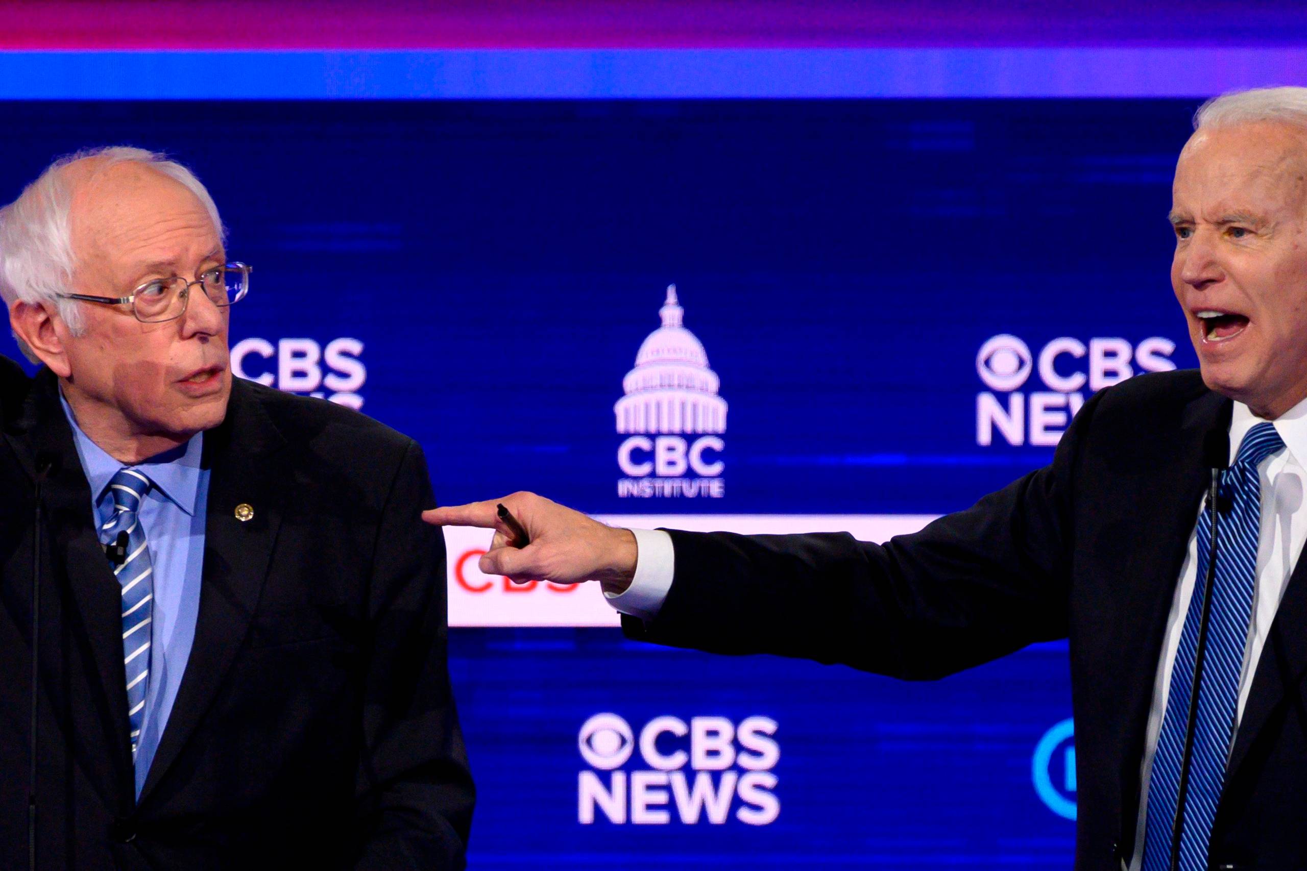     (FILES) In this file photo Democratic presidential hopefuls Vermont Senator Bernie Sanders (L) and former Vice President Joe Biden gesture as they participate in the tenth Democratic primary debate of the 2020 presidential campaign season co-hosted by CBS News and the Congressional Black Caucus Institute at the Gaillard Center in Charleston, South Carolina, on February 25, 2020. - Three weeks ago, Joe Biden and rival Bernie Sanders were hosting rallies that attracted thousands. The pair often visited two states a day in their fierce and spirited battle for votes. Today, they appear online as lonely candidates hunkered down in their homes, forced off the trail and into campaign reinvention mode as the intensifying coronavirus pandemic upends the Democratic presidential primaries along with every other aspect of American life. Arkivfoto: Jim Watson/AFP  