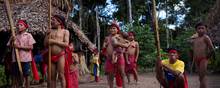 E n teenager fra yanomami-indianerstammen i Amazonas er angiveligt død efter at være blevet smittet med covid-19. Det får eksperter til at frygte for stammens overlevelse. Arkivfoto: Carlos Garcia Rawlins/Reuters