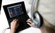 Spotify har taget patent på en teknologi, som gør det muligt at høre stemmer og andre lyde i baggrunden, når der bliver spillet musik. Arkivfoto: Jens Dresling/Ritzau Scanpix