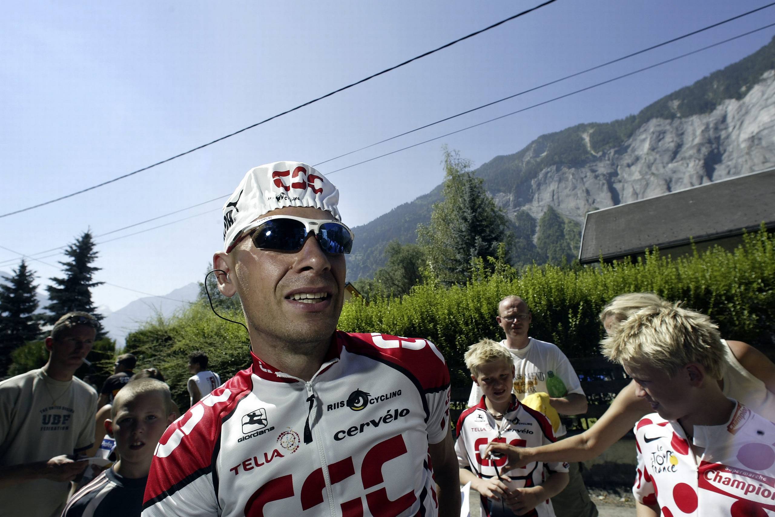 ”Det var også 100-års jubilæum for Tour de France, så prologen blev kørt i centrum af Paris lige foran Eiffeltårnet. Man kørte alle de ikoniske bjerge og alle de klassiske etaper. Når man nu kun fik lov at køre én udgave af løbet, så var det en god udgave at vælge,” siger Bekim Christensen. Foto: Claus Bonnerup