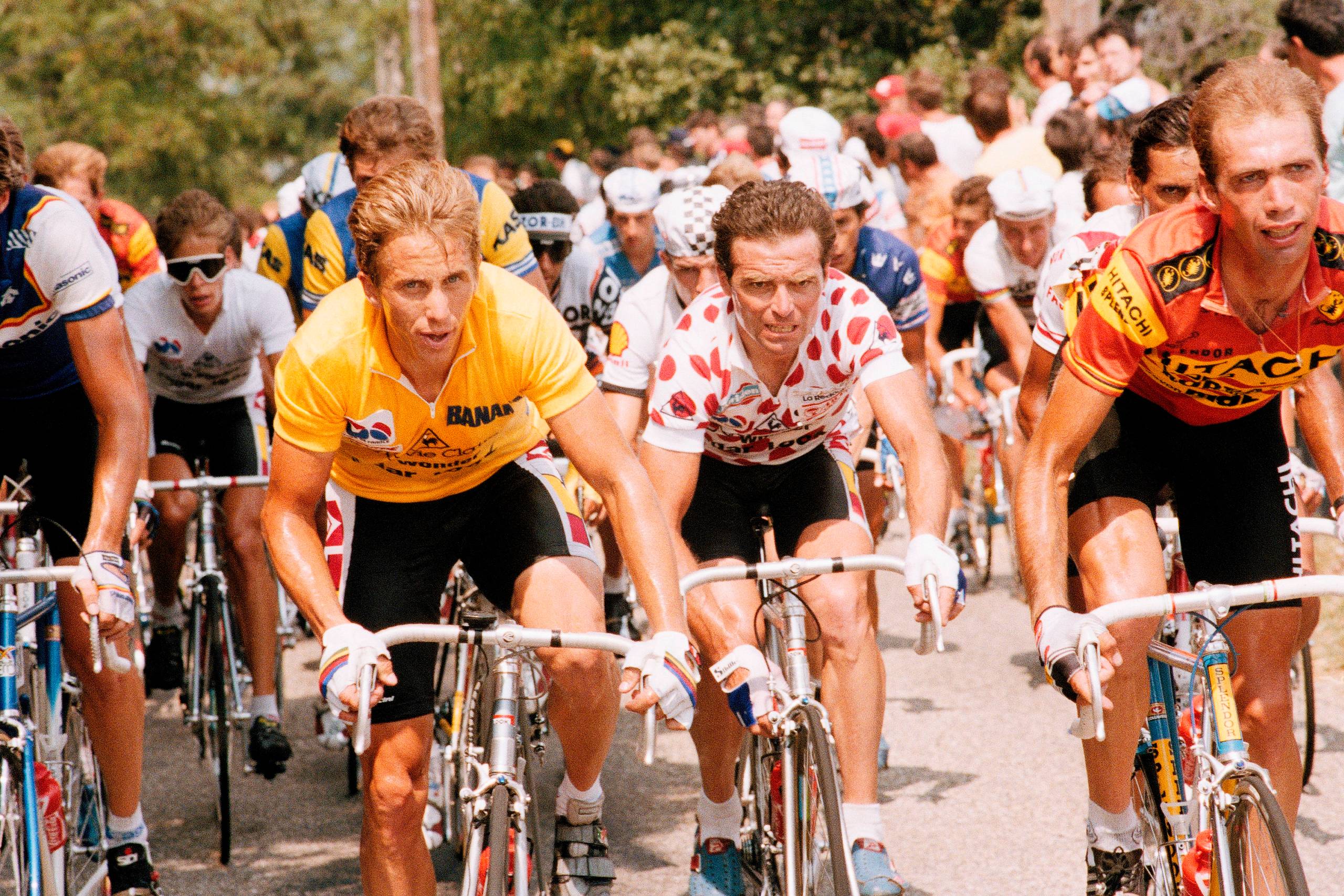  Greg Lemond i den gule førertrøje og Bernard Hinault iført den prikkede bjergtrøje under 19. etape i Tour de France 1986. Foto: AP Photo/Lionel Cironneau