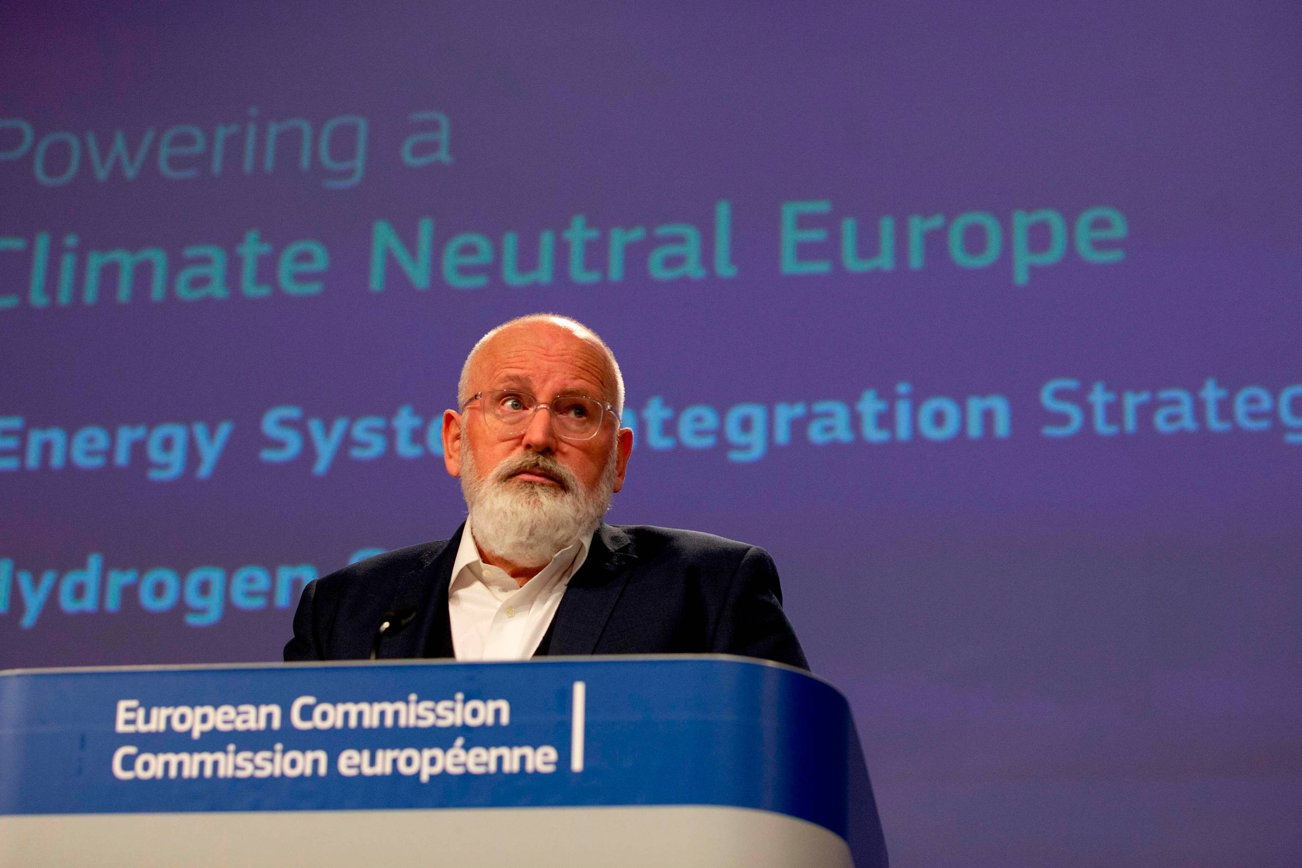     European Commission vice-president in charge for European green deal Frans Timmermans speaks during a press conference to present a clean hydrogen strategy for Europe at the EU headquarters in Brussels, on July 8, 2020. - The EU wants to promote hydrogen produced from renewable electricity as part of its Green Deal plan to make the continent carbon neutral by 2050. Foto: Virginia Mayo/AFP