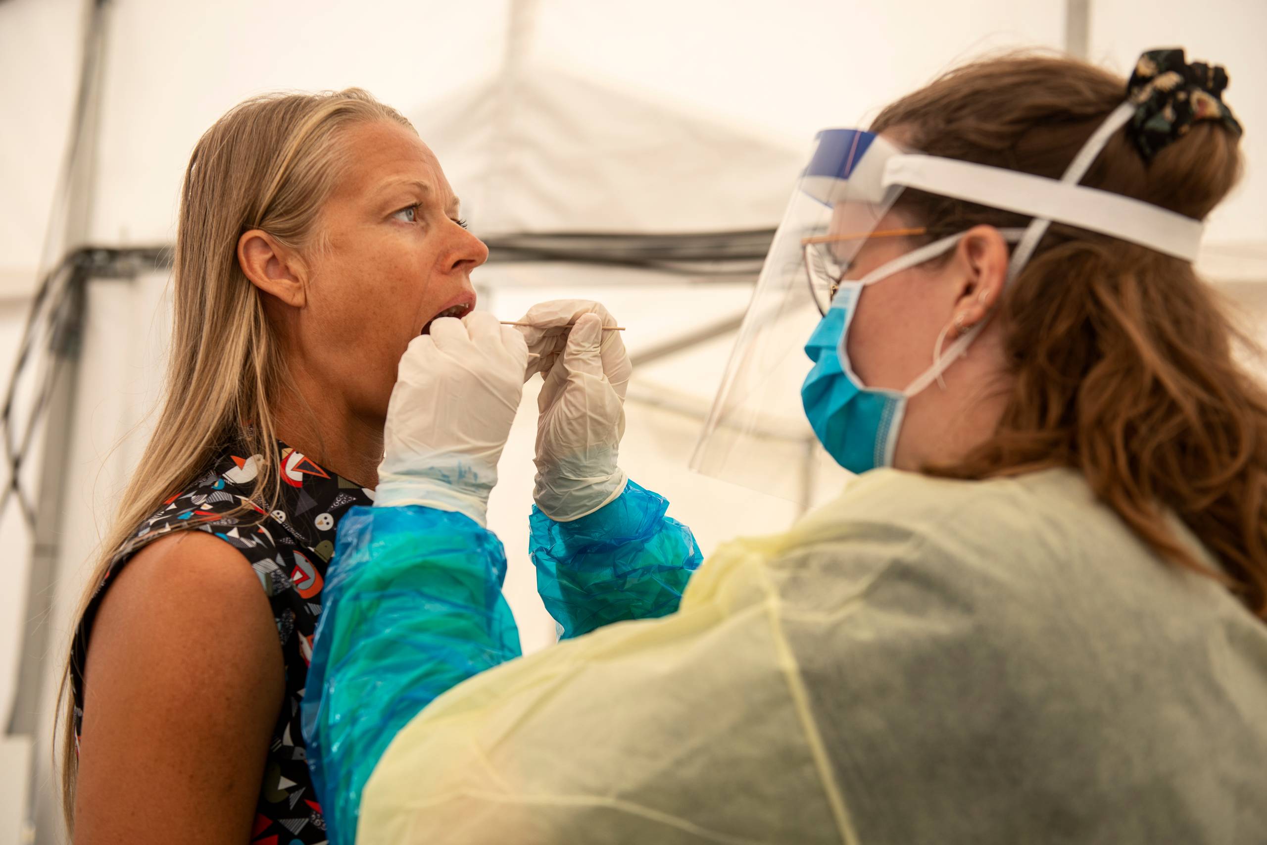   Coronatestcenteret bag Vejlby-Risskov Hallen. Hanne Ellerbæk. Foto: Marie Ravn  