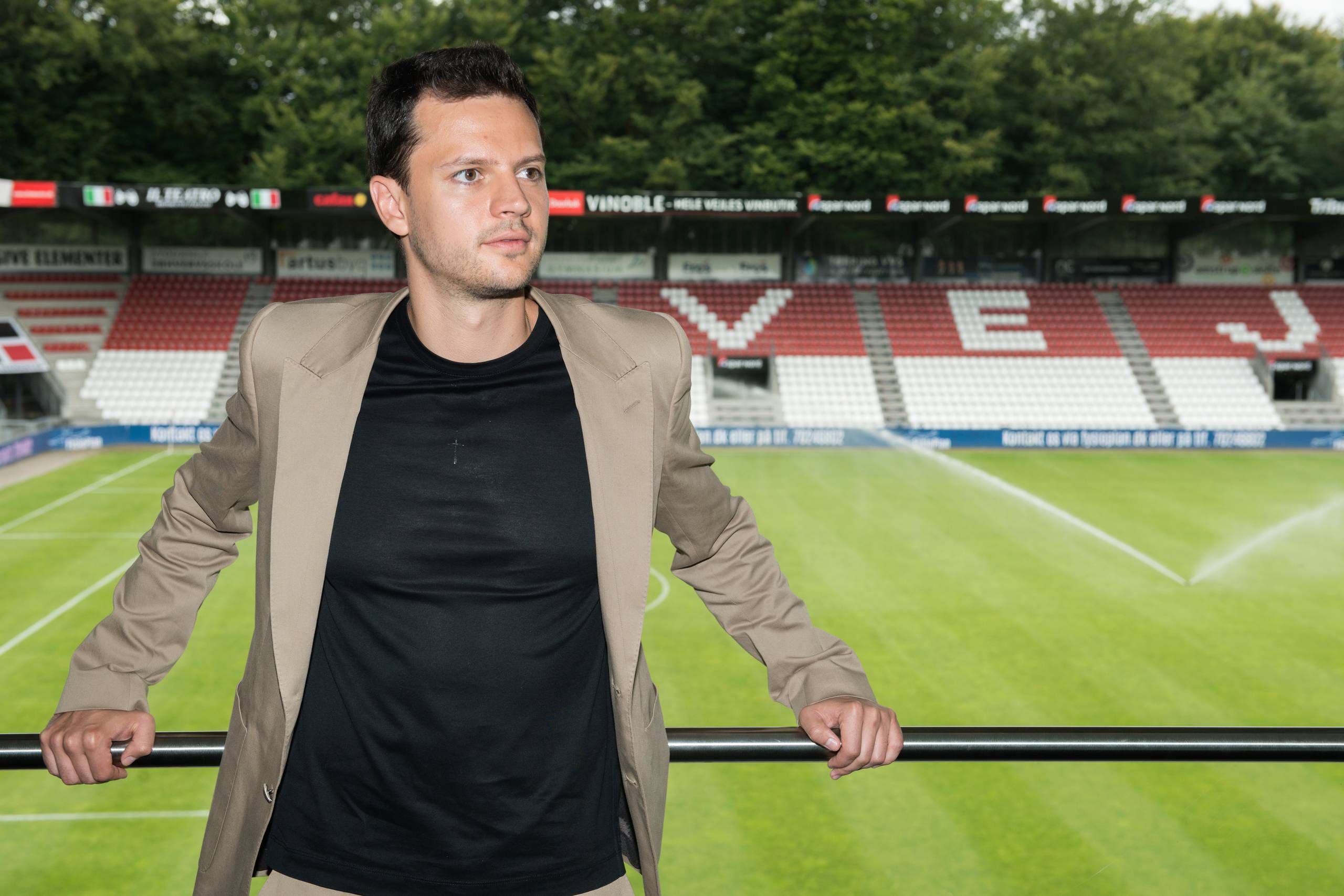     Vejle er blevet købt af udenlandske investorer. Portræt af Vejle Boldklub På billedet Andrey Zolotko.  Kenneth Lysbjerg Koustrup