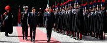 Italiens premierminister, Giuseppe Conte, indgik sidste år en samarbejdsaftale med Kinas præsident, Xi Jinping. Den slags aftaler har i årevis undermineret EU's mulighed for at stå samlet stærkt over for Kina, lyder kritikken nu fra Den Europæiske Revisionsret. Arkivfoto: Andrew Medichini/AP