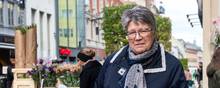 61-årige Hanne Højgaard var sammen med sine børnebørn taget til Aarhus. Hun synes dog, at der var for mange mennesker og var derfor på vej hjem, da JP Aarhus talte med hende på Strøget i Aarhus. Foto: Marie Ravn