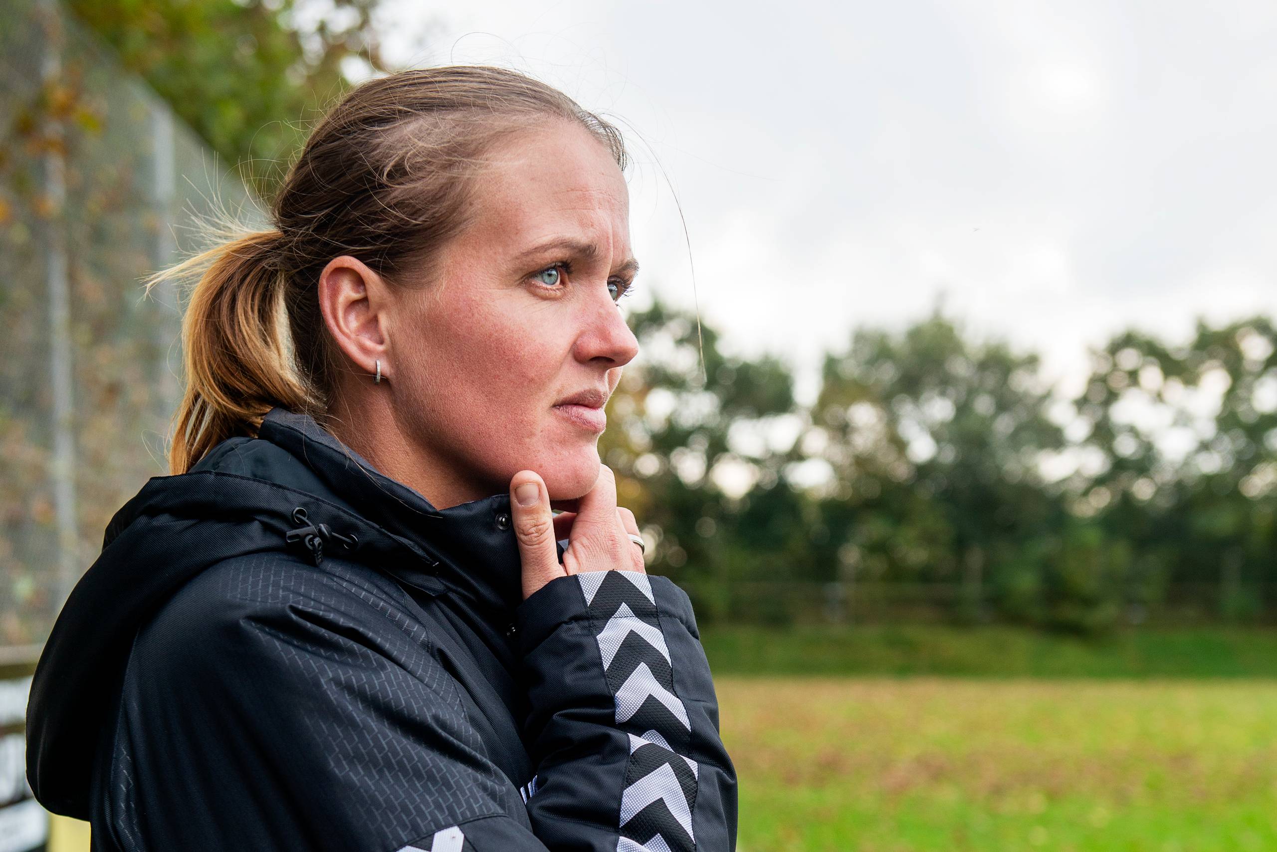 »Jeg er blevet taget imod med åbne arme,« siger Christina Mouritsen, der er træner for Sydmors' mandlige seriehold. Foto: Marie Ravn