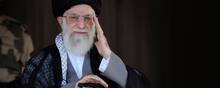 Irans øverste leder, ayatollah Ali Khamenei, får ny præsident den 3. august, men har grund til at være bekymret over voldsomme regeringsfjendtlige demonstrationer i den sydvestlige del af landet.
Foto: AP Photo/Office of the Iranian Supreme Leader