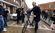 Premierminister Mark Ruttes parti på vej til valghandlingen. Foto: Piroschka Van De Wouw/Reuters