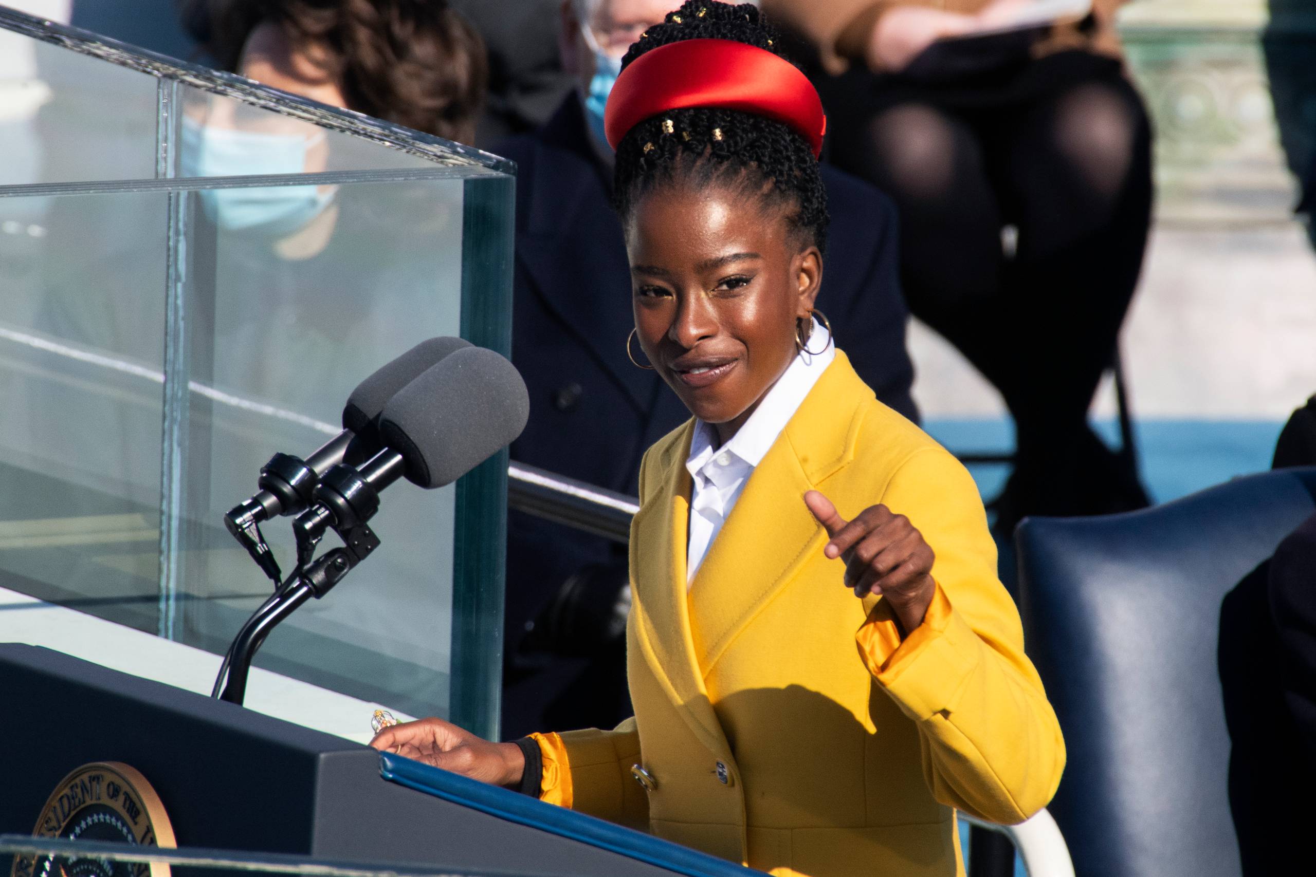 Den person, der skal oversætte den unge, amerikanske lyriker Amanda Gormans værk, skal  skal være sort og have de rette livserfaringer for at løfte opgaven, mener beslutningstagerne. Det er nonsen og diskrimination, mener Ahmad Mahmoud. Foto: Tom Williams/AP