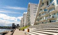 Entreprenørfirmaet Bach Gruppen har bygget en del af det kendte boligbyggeri  Bølgen i Vejle. Ejendommene er tegnet af Henning Larsen Architects. Foto: Mads Dalegaard/Ritzau Scanpix