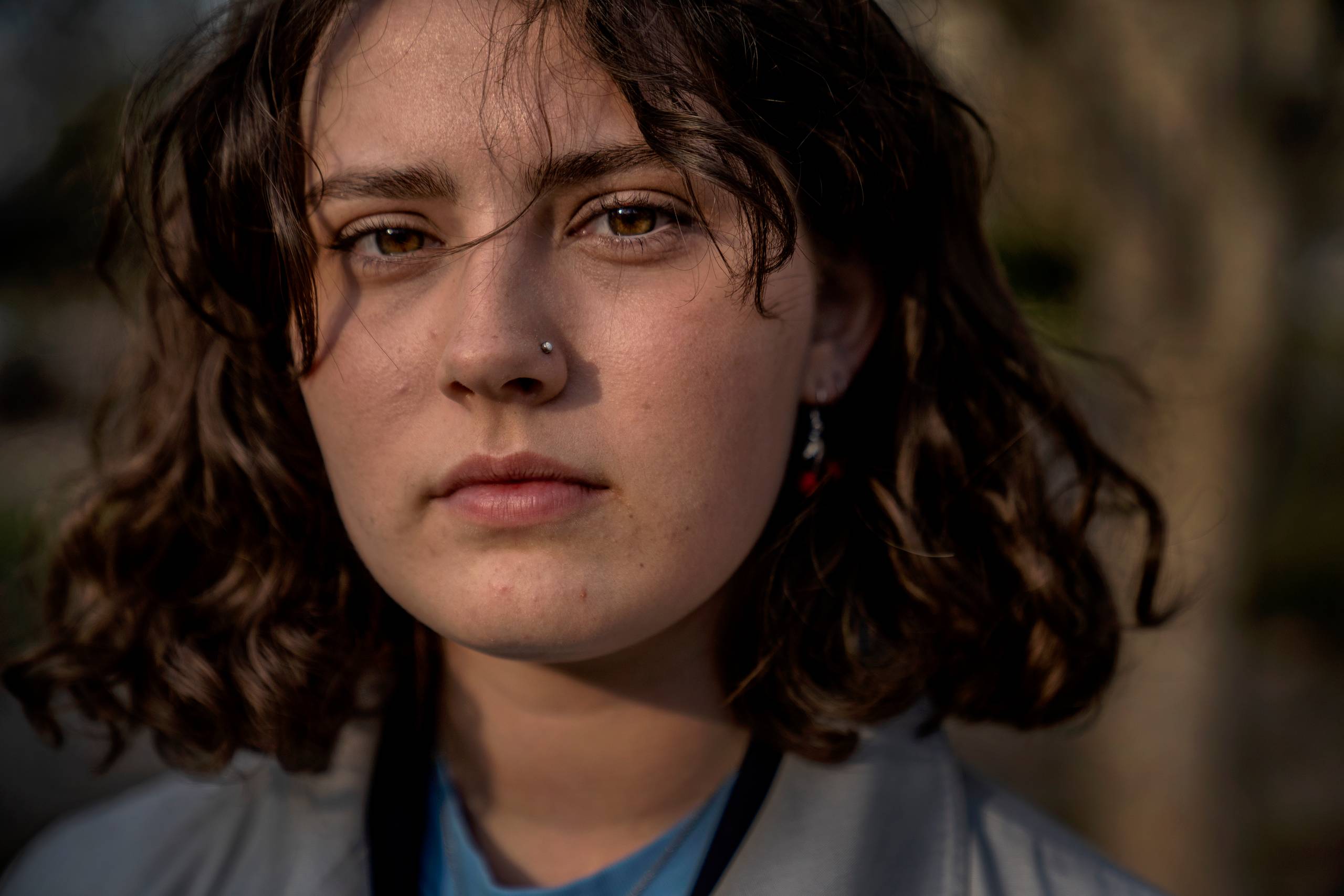 "Som 11-årig skulle jeg forholde mig til min far som politiker, og ikke som min far. Jeg skulle tænke over, hvad jeg sagde offentligt, og hvem jeg sagde det til. Mit værste mareridt var at vågne op til en ny forside, skriver Nynne Sass Larsen. Foto: Stine Bidstrup.
