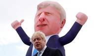 Efter for første gang at have erobret et mandat i arbejderbyen Hartlepool i det nordøstlige England, skyndte Boris Johnson sig derop, hvor han blev hyldet. Meget tyder på, at de konservative ved de engelske lokalvalg bygger videre på succesen fra parlamentsvalget i 2019. 
 Foto: Lee Smith/Reuters