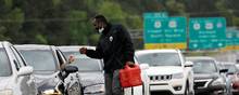 Den amerikanske østkyst oplever panik ved benzinpumperne efter en midlertidig nedlukning af en stor rørledning, der har været ramt af et hackerangreb. Her ses en kø i Durham i den hårdt ramte stat North Carolina. Foto: Jonathan Drake/Reuters