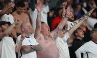 Engelske fans på Wembley i London fejrer Englands sejr over Tjekkiet. Flere europæiske ledere har udtrykt bekymring over, at op til 60.000 tilskuere ventes at få adgang til Wembley under EM-semifinaler og finalen.  Foto: Carl Recine/Reuters