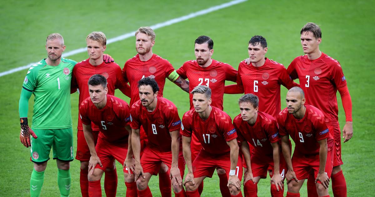 Landsholdet lukker ned for EM med pressemøde i lufthavnen