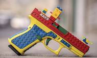 Det amerikanske selskab Culper Precision har trukket en Lego-inspireret pistol fra markedet efter hård kritik og en henvendelse fra Lego. Foto: Scanpix