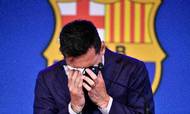 Lionel Messi var grædefærdig, da han afholdt pressemøde i forbindelse med sin afsked med FC Barcelona. Massiv gæld og høje lønudgifter kombineret med tomme stadions har efterladt klubben i en voldsom økonomisk krise.
Foto: Pau Barrena / AFP