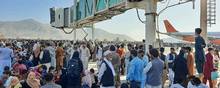 Afghans crowd at the tarmac of the Kabul airport on August 16, 2021, to flee the country as the Taliban were in control of Afghanistan after President Ashraf Ghani fled the country and conceded the insurgents had won the 20-year war. (Photo by - / AFP)
