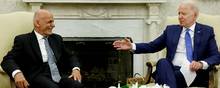 Den 25. juni i år mødtes Joe Biden og Ashraf Ghani i Washington. En hidtil ukendt telefonsamtale mellem de to en måned senere indikerer, at Biden var klar over den eskalerende situation i Afghanistan længe før han indrømmede det over for befolkningen. Arkivfoto: Jonathan Ernst/Reuters/Ritzau Scanpix