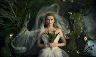 Kirsten Dunst som Ophelia i "Melancholia". Foto:  Claire Dorn. © Courtesy of the artist / ARTvonTRIER / Perrotin