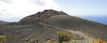 I nationalparken Cumbre Vieja på den sydlige del af ferieøen La Palma er der frygt for, at en vulkan kan gå i udbrud inden for de næste dage eller uger. Øen har været ramt af en række jordskælv, der kan få vulkanen til at gå i udbrud. Arkivfoto: Europa Press/Ritzau Scanpix