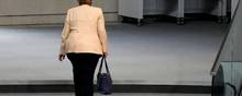Angela Merkel har holdt lav profil, siden hun trådte tilbage. Men det ændrer ikke ved, at hele hendes ære er åben for nye fortolkninger. Foto: Markus Schreiber, AP