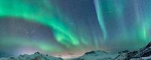 Magisk nordlys i det nordligste Norge. Tromsø og Svalbard er blandt de bedsteder steder i verden at oplleve aurora borealis. Foto: Getty Images