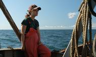 17-årige Ruby (Emilia Jones) skal ikke bare passe skolen, sangen og hjælpe sine forældre med deres fiskerijob. Hun skal også være bindeled mellem dem og den omverden, de ikke kan høre. Foto: Nordisk Film
