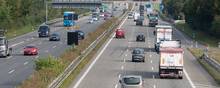 Debatten om fri hastighed på Tysklands motorveje handler om politisk vilje og økonomisk magt, men også om tysk socialpsykologi, mener eksperter. Her et stykke af Autobahn 81 ved Stuttgart i Sydtyskland. Foto: Bernd Weibrod/AP