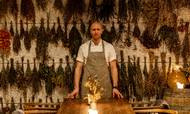 Christoffer Norton elsker kokkefaget, men kan godt forstå, at nogle finder det for hårdt. Foto: Joachim Ladefoged