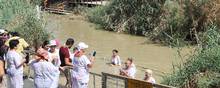 Dåbsstedet ved Jordanfloden er næsten altid velbesøgt. Foto: Hans Henrik Fafner