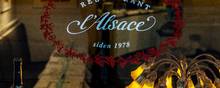 Restaurant l'Alsace byder sig til gennem vinduet. Foto: Stine Bidstrup