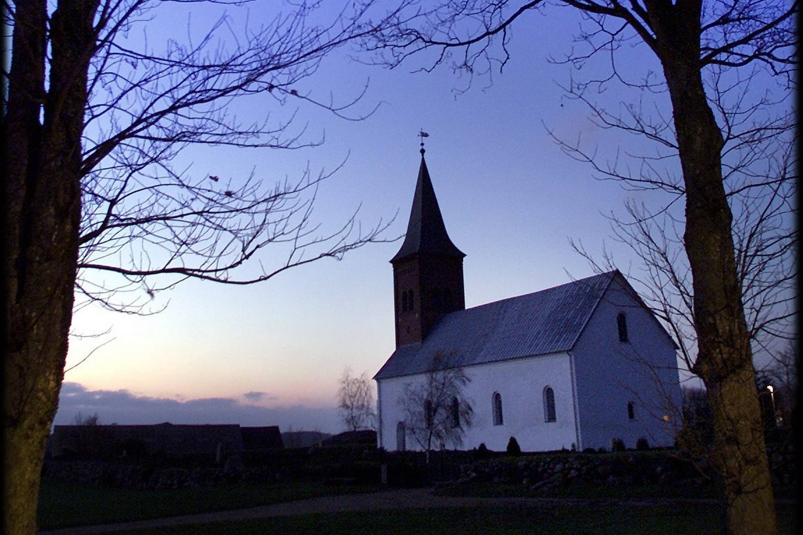 Ligesom hos psykologen, lægen og fysioterapeuten, hvor der er regler for, at man ikke må have sex med en patient, bør der være lignende regler i folkekirken om, at præster ikke må have sex med mennesker, der opsøger dem for at få sjælesorg, og at det skal kunne koste både kjole og krave at bryde dem, mener Christian Roar Pedersen. Arkivfoto: Claus Bonnerup