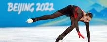 Kamila Valieva var favorit, men væltede og fejlede i den individuelle konkurrence ved OL. Det gav en fjerdeplads, så den dopingmistænkte russer ikke fik udsat endnu en medaljeceremoni ved legene. 
Foto: Eloisa Lopez/Reuters