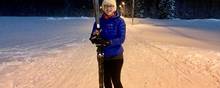 Den første aften hopper journalisten i de smalle ski på et oplyst træningsspor. Ved Kläppen i Sälen er det ene langrendsspor oplyst fra 06-22. Foto: Privat