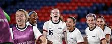 Efter flere års hård kamp kan de amerikanske fodboldkvinder glæde sig over ligeløn. Arkivfoto: Jeff Pachoud/Ritzau Scanpix