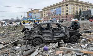 Ødelæggelserne fra Ruslands angreb på Ukraine breder sig. For de virksomheder, der bliver ramt, er der som regel ingen dækning, fordi forsikringer typisk har en klausul, der undtager krigsskader. Foto: Sergey Bobok/AFP