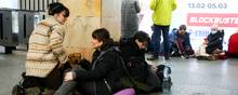 I de underjordiske metrostationer i Kyiv finder folk ly, når sirenerne lyder. Blandt borgerne under jorden findes også hackere, der fortsætter krigen. Billedet er fra den 24. februar, dagen da Rusland angreb Ukraine. Foto: Viacheslav Ratynskyi/Abaca Press